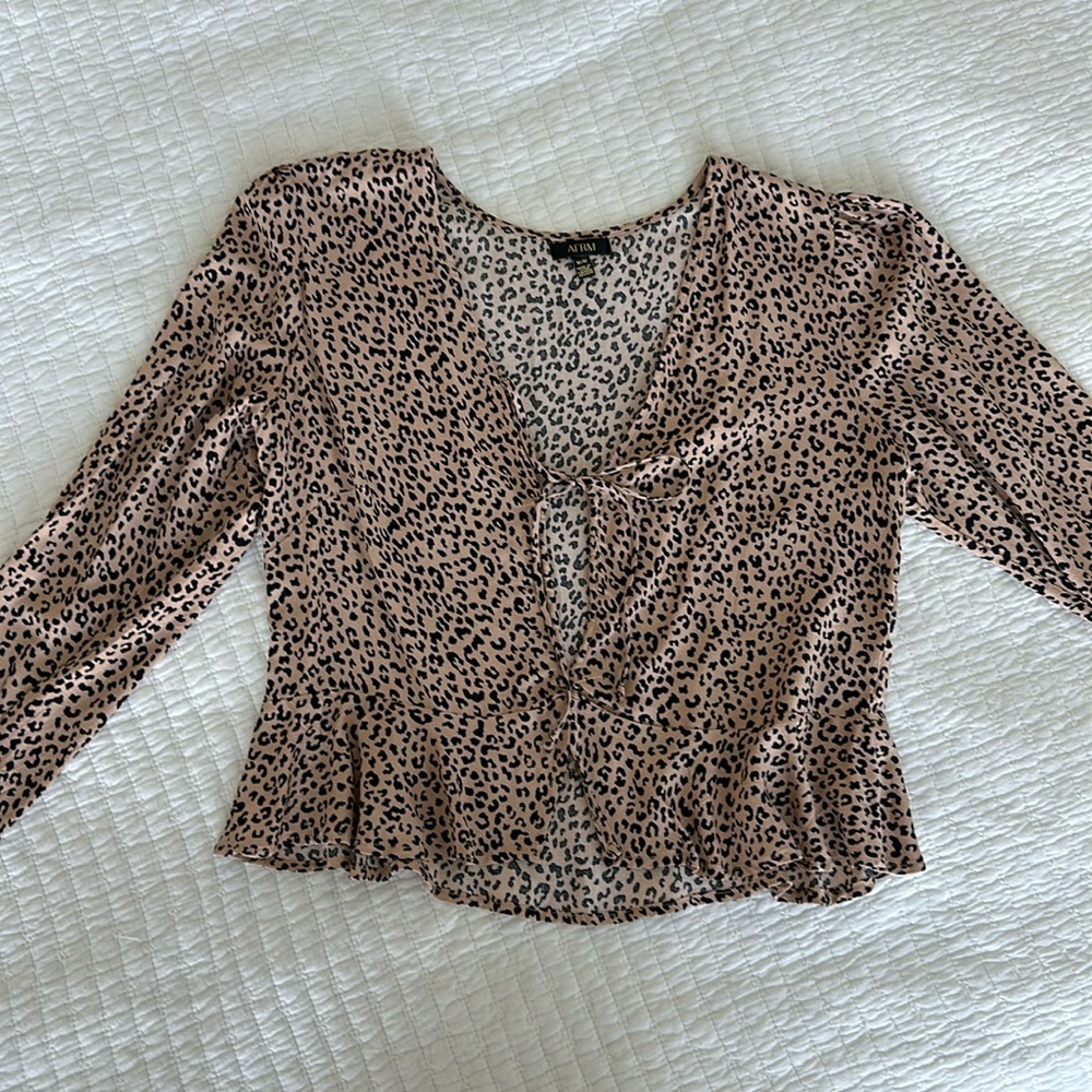 Leopard print long sleeve crop top